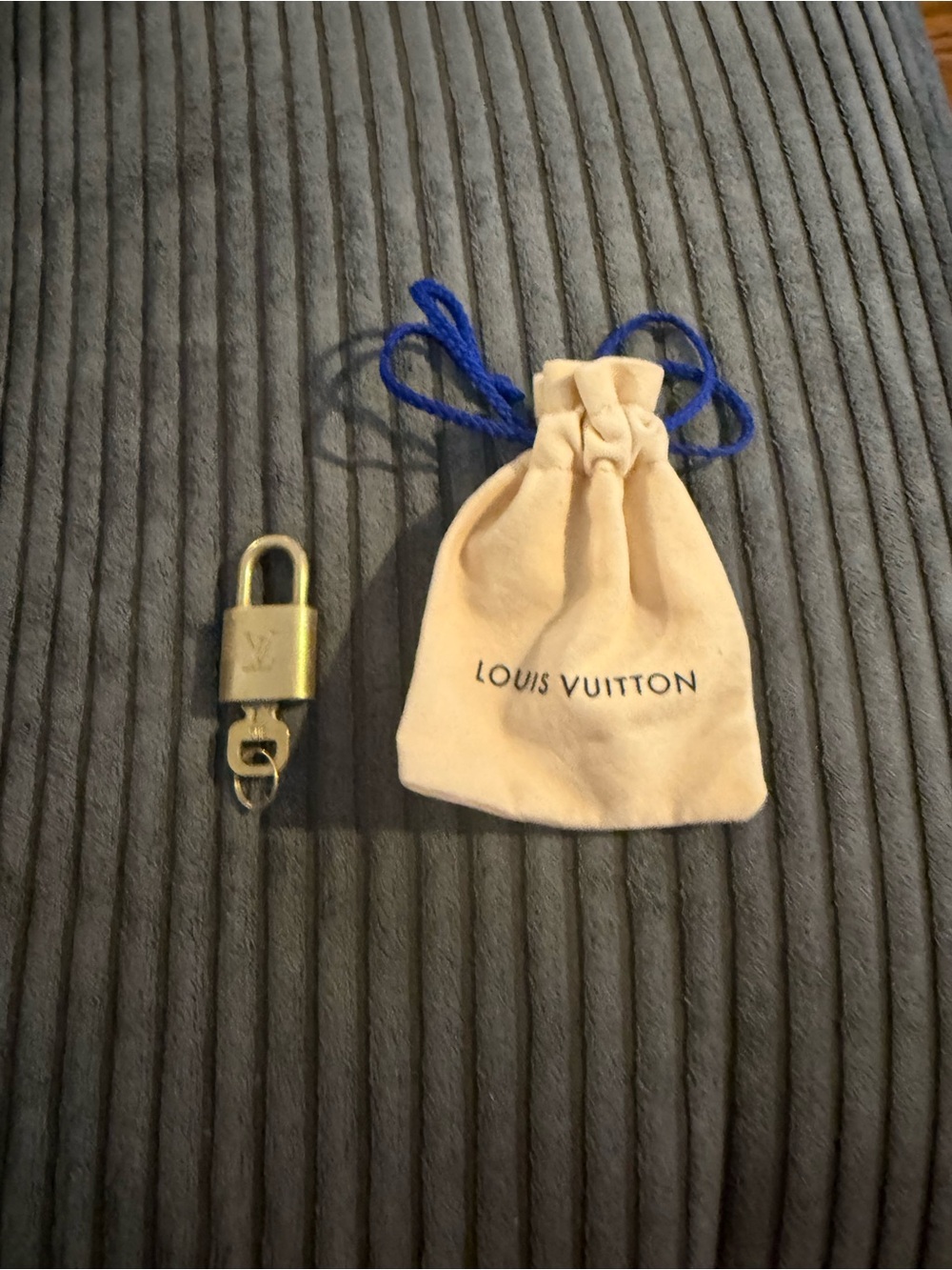 Louis Vuitton Gold Padlock with Drawstring Dust Bag - Gold number  305
